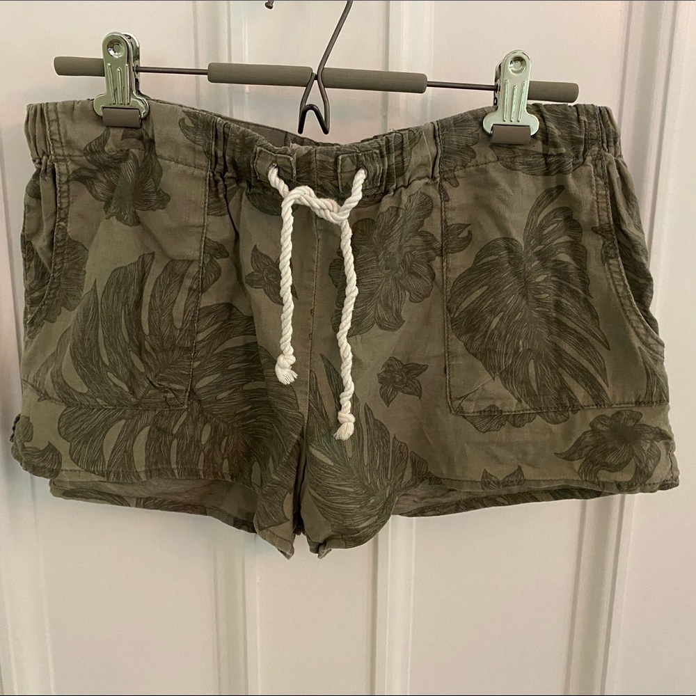 TNA Aritizia Shorts